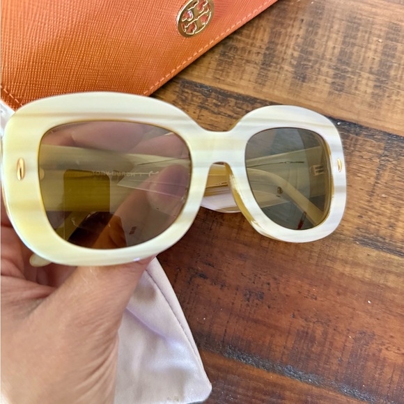 Tory Burch Cream White Sunglasses - Picture 4 of 4